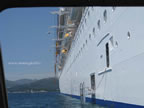 nave da crociera Costa Serena vista dalla lancia
