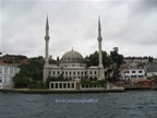 moschea lungo il Bosforo Istanbul Turchia