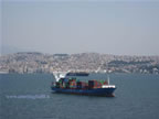 nave porta container in partenza da Izmir Turchia