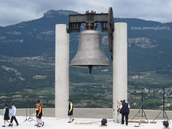 La Campana Di Rovereto.La Campana Dei Caduti Maria Dolens Campana Maria Dolens Fronte Jpg