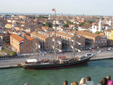 veliero ormeggiato a Venezia