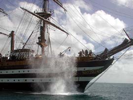 nave scuola amerigo vespucci in navigazione